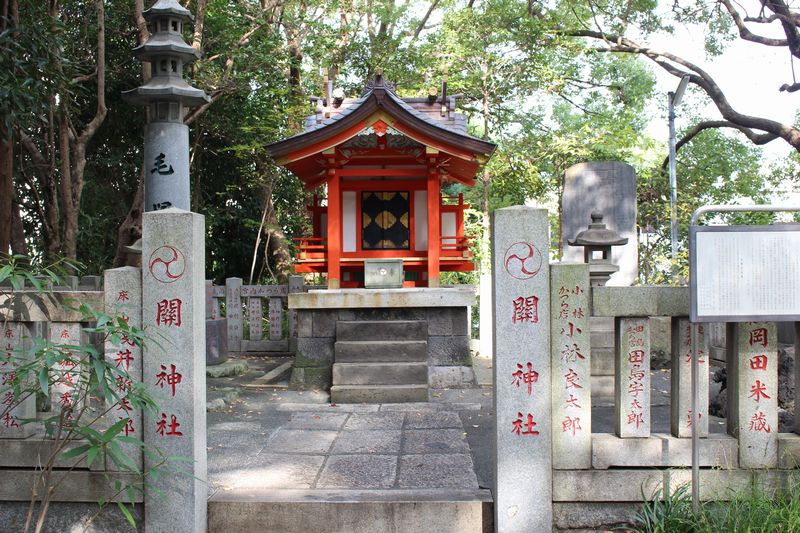 髪の祖神を祀る関神社