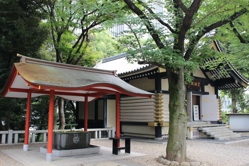 手水舎と宝物殿