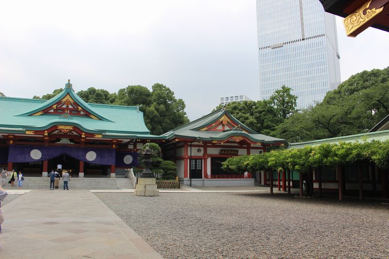 日枝神社の境内と藤棚