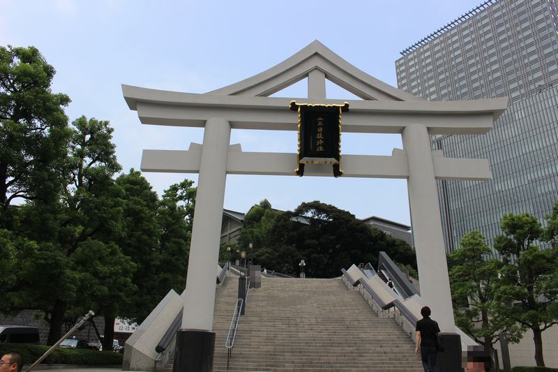 日枝神社裏参道の大鳥居