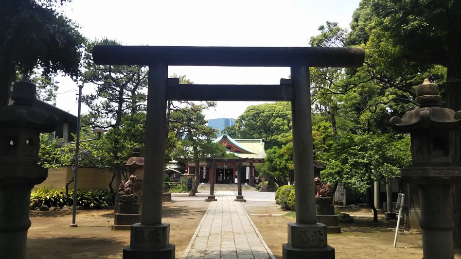 二之鳥居と社殿