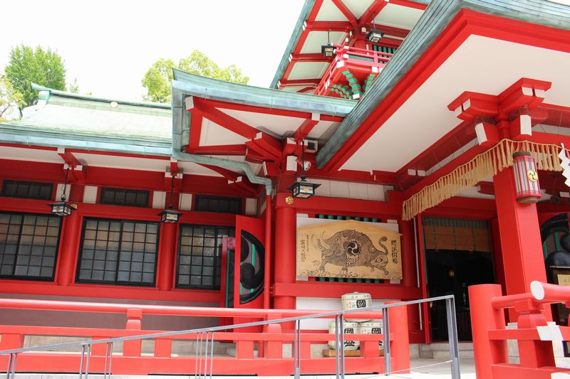 社殿と平成31年亥年の大きな絵馬