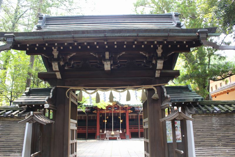 赤坂氷川神社楼門と社殿